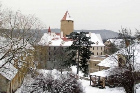 Státní hrad Veveří zve na hody.
