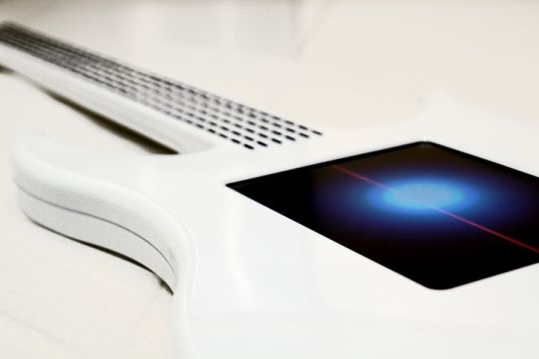 Kytara budoucnosti má elektronický zvuk. Kytara budoucnosti má elektronický zvuk.