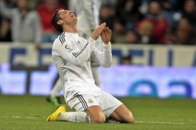 Cristiano Ronaldo nevěří, že byl vyloučen. Malaze dal přesto dva góly.