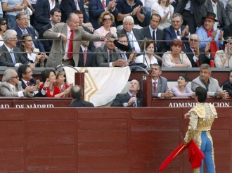 Perera věnuje smrt býka králi. Juan Carlos I. mu teď pohlídá čepici.