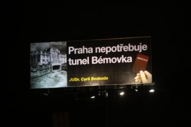 Cyril Svoboda platil billboardy ze svého.Stály ho šedesát tisíc korun.