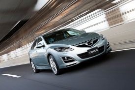 Facelift Mazdy 6 se omezil na drobné změny světlometů a nárazníku.