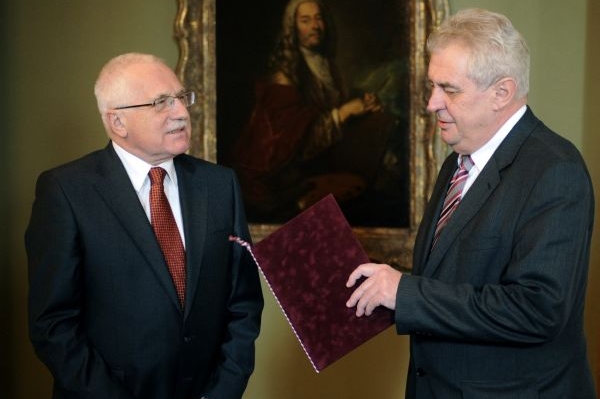 Miloše Zemana jsem zval už v září, řekl prezident. 