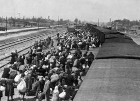 Letadla spojenců mohla bombardovat třeba transporty do koncentráků.