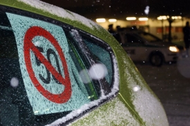 Omezení na 50 km/h se mnoha řidičům nelíbí, takže protestují.