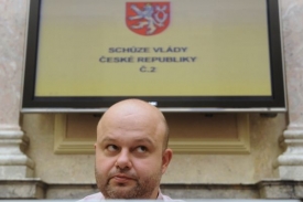 Další návrh Peciny: zpomalit registraci politických stran.