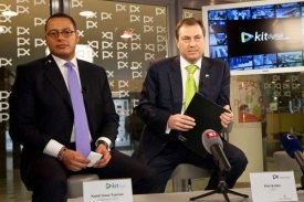 Ředitel KIT digital Tuzman s šéfem pražské burzy Koblicem.