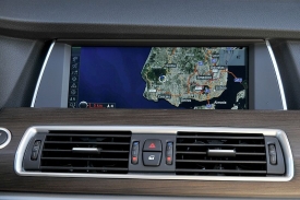 Fotorealistická mapa navigace vypadá velmi dobře.