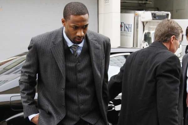 Basketbalista Gilbert Arenas (vlevo) dostal trest do konce sezony.