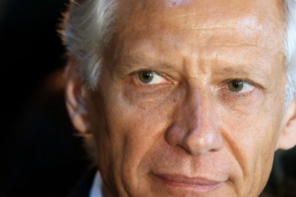 Bývalý premiér Dominique de Villepin odešel spokojeně od soudu.