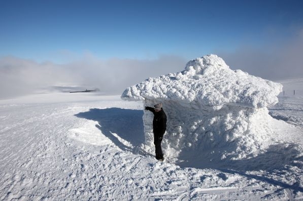 Turisté by si měli v Krkonoších dávat pozor na lavinové nebezpečí.