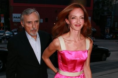 Herec Dennis Hopper s manželkou Victorií.