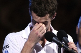 Andy Murray se po utkání neubránil slzám.
