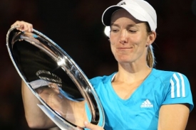 Justine Heninová slaví stříbrný návrat.