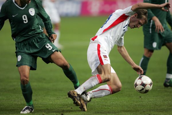 Jan Rajnoch (u míče) už oblékl také český reprezentační dres.