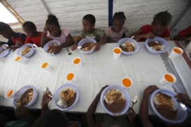 O rodiče přišly během zemětřesení na Haiti možná i desítky tisíc dětí.