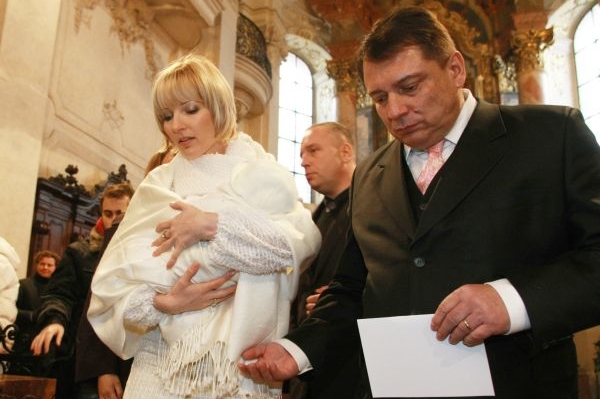 Paroubkovi při křtu dcery. 