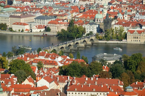Mise UNESCO navštívila i Karlův most, který prochází rekonstrukcí.