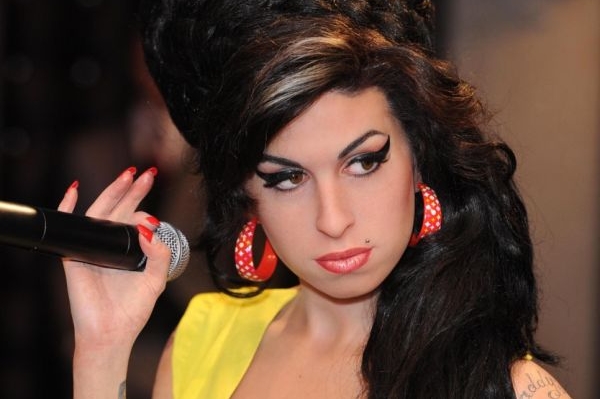 Amy Winehouse přiznala že je bisexuální.
