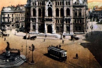 Klasicistní Neptunova kašna z roku 1823.
