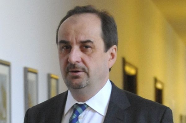 Ministr zahraničí Jan Kohout náhle onemocněl.