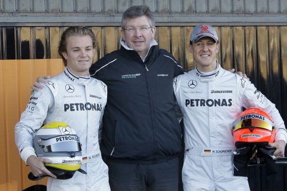 Nico Rosberg (vlevo) by měl prý co nejrychleji utéct z Mercedesu. Nico Rosberg (vlevo) by měl prý co nejrychleji utéct z Mercedesu.