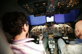 Pilot zasažený laserem na čas ztrácí zrak (ilustrační foto).