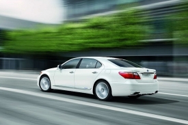 Modernizovan&yacute; Lexus LS 600h se prodloužil o tři centimetry.