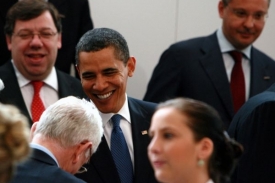 Loňsk&yacute; summit EU-USA v Praze byl pr&yacute; ztr&aacute;tou času, řekl Obama.