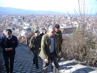 &Scaron;&eacute;f ICE Feith v Prizrenu.