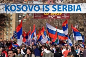 Kosovo je srbsk&eacute;. Demosntrace proti jednostrann&eacute; nez&aacute;vislosti.
