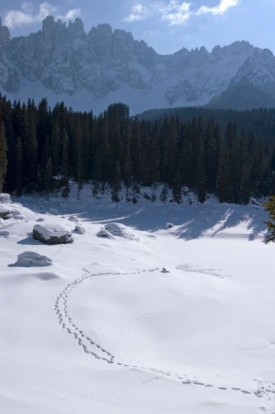 Zamrzl&eacute; jezero Karersee.