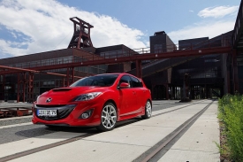 Mazda 3 MPS stojí 670 tisíc korun. Ve výbavě ale nic nechybí.