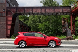 Navenek působí Mazda 3 MPS dostatečně agresivně.