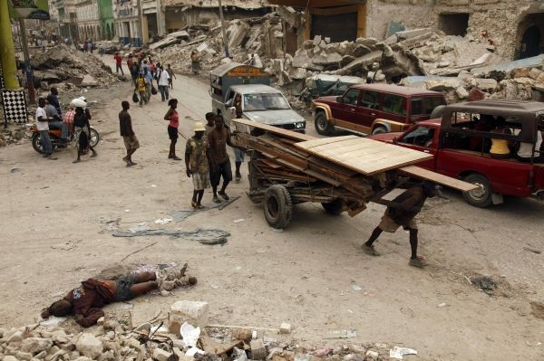 Zemětřesení za sebou na Haiti zanechalo více než 200 tisíc mrtvých. Zemětřesení za sebou na Haiti zanechalo více než 200 tisíc mrtvých.