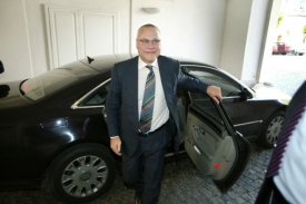 Společnost Zdeňka Bakaly m&aacute; zaplatit pokutu 30 milionů korun.