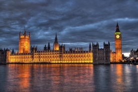 Nad veselým životem britských poslanců se stahují mraky.