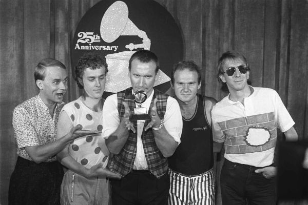 Men At Work na vrcholu slávy: v roce 1983 s Grammy.