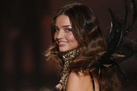 Modelka Miranda Kerrová, jejíž fotky si prohlížel australský bankéř.