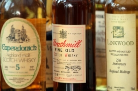 Stoletá whisky má pomoci oživit tradici. Stoletá whisky má pomoci oživit tradici.