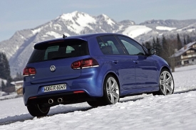 Golf R umí akcelerovat na stovku za 5.5 vteřiny.