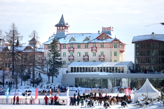 Smetánka byla ubytovaná v luxusním hotelu Kempinski přímo u jezera.