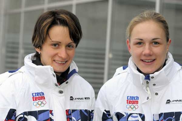 Martina Sáblíková a Kateřina Erbanová před odletem do Vancouveru.