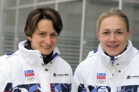 Martina Sáblíková a Kateřina Erbanová před odletem do Vancouveru.