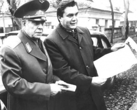 Janukovyč v roli gubernátora.