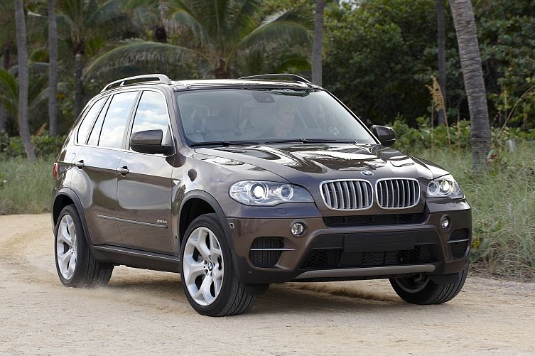 Modernizované BMW X5 se začne prodávat v polovině roku.