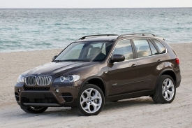 Nové BMW X5 se představí na autosalonu v Ženevě.