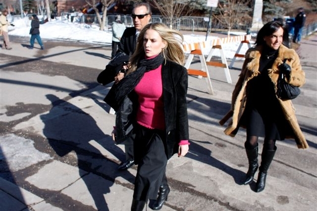 Rázně k soudu: hercova manželka Mueller Sheenová.