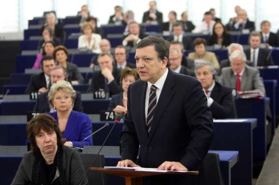 Šéf Evropské komise Barroso představuje v EP své ovečky.