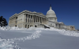 Děj převážné části knihy se odehrává uvnitř washingtonského Kapitolu.